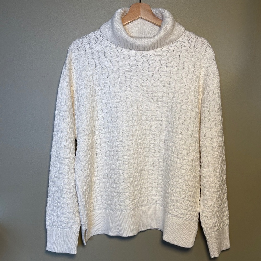 Textured knit turtleneck white cozy sweater-Size L